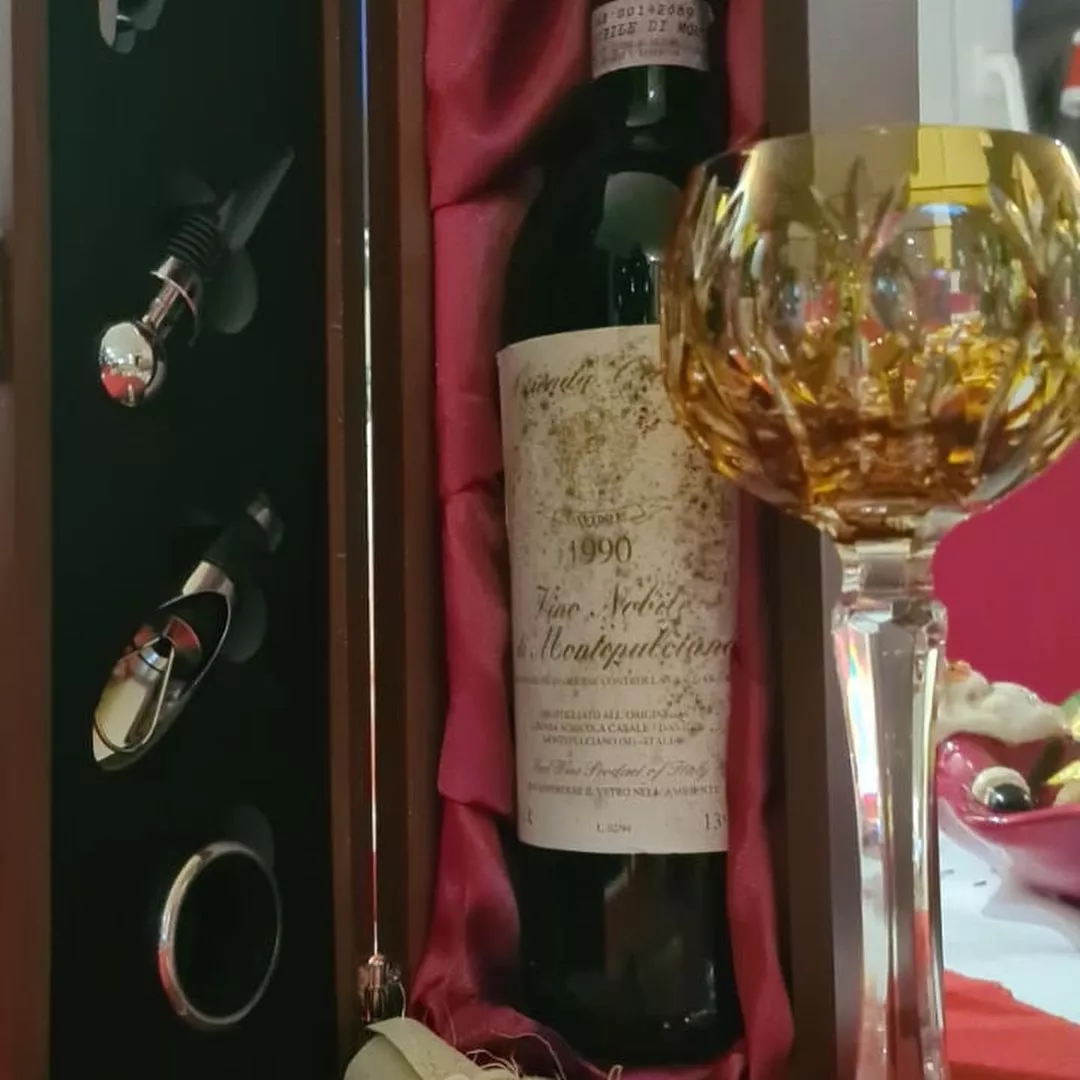 Wyjątkowy prezent w rękach Marcina Millera! Czy gwiazdor disco polo zdecyduje się go otworzyć?!